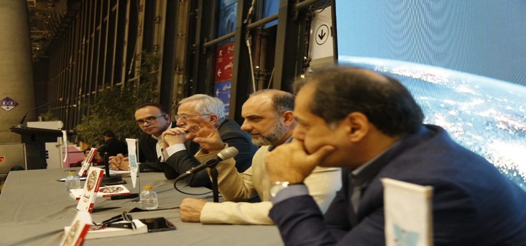 تصویر مرتبط با کتاب اقتصاد چگونه جهان را توضیح می‌دهد