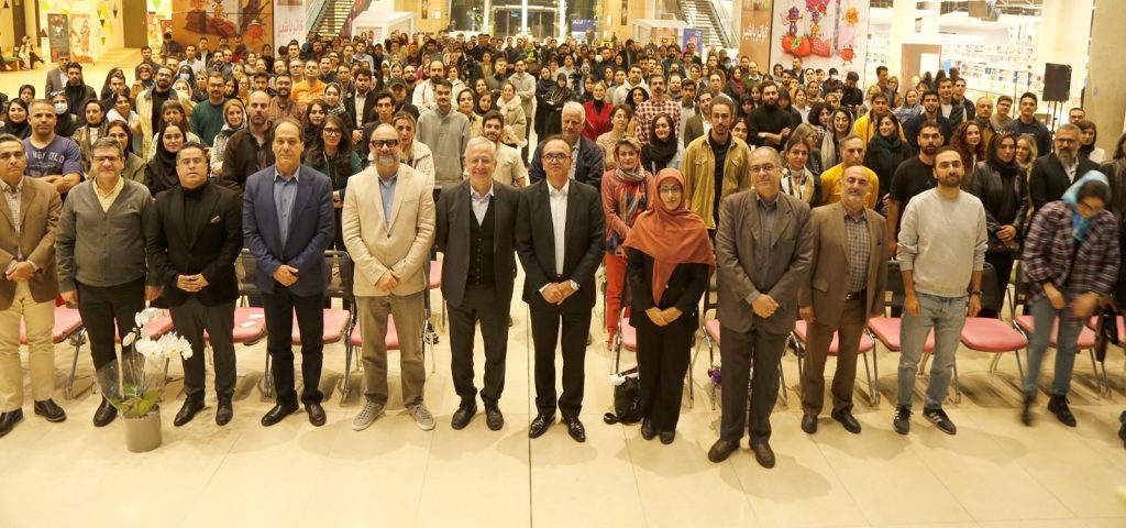 تصویر مرتبط با کتاب اقتصاد چگونه جهان را توضیح می‌دهد